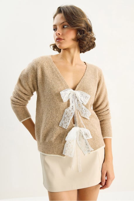 Knit V-ringad Kofta med Spetsslutning - Image 4