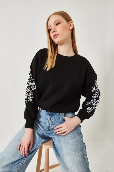Embroidered Crew Neck Long Sleeve Sweatshirt - Image 3