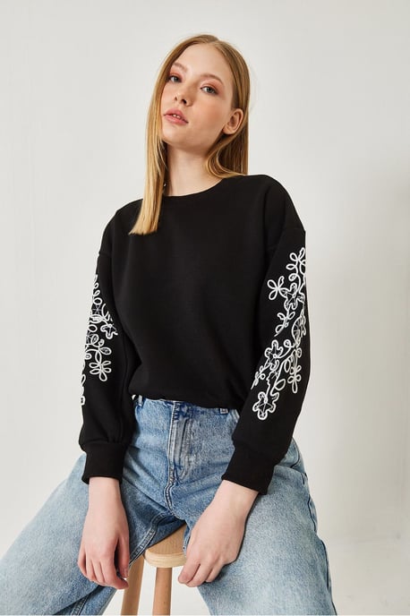 Embroidered Crew Neck Long Sleeve Sweatshirt - Image 4