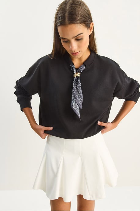 Ronde Hals Geribbelde Sweater met Sjaal Accessoire Detail - Image 4