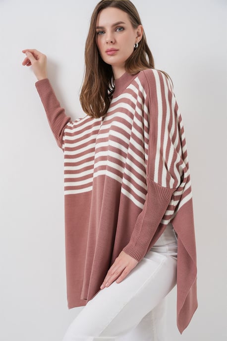 Slit Detailed Half Turtleneck Loose Sweater - Image 4