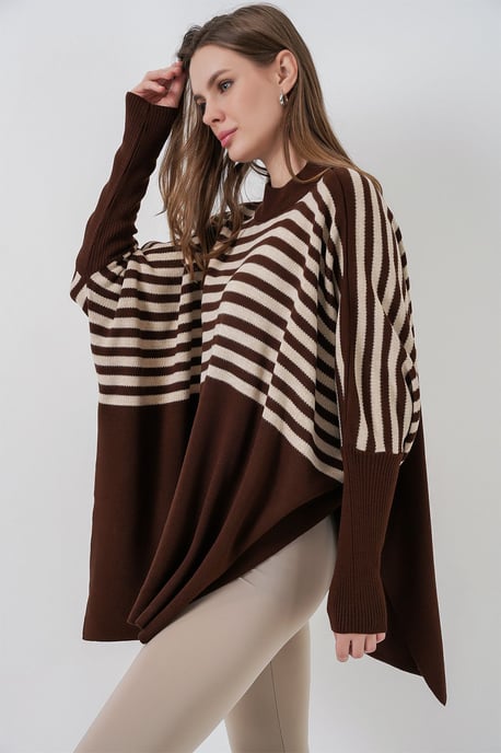 Slit Detailed Half Turtleneck Loose Sweater - Image 3