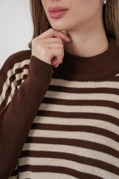 Slit Detailed Half Turtleneck Loose Sweater - Image 5