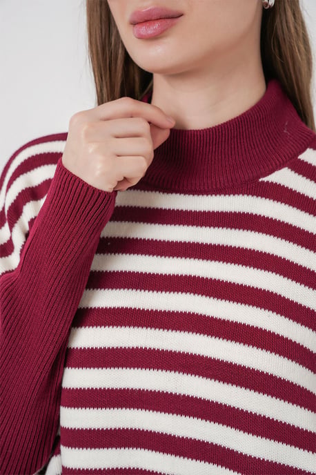 Slit Detailed Half Turtleneck Loose Sweater - Image 5