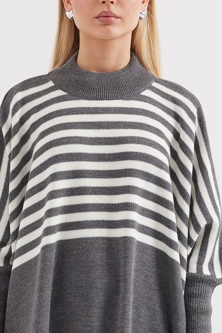 Slit Detailed Half Turtleneck Loose Sweater - Image 6