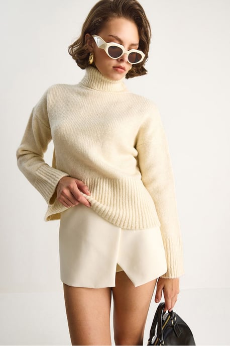 Oversized Knit Turtleneck Sweater - Image 4
