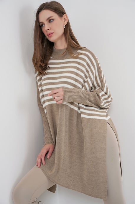 Slit Detailed Half Turtleneck Loose Sweater - Image 3