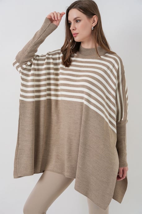 Slit Detailed Half Turtleneck Loose Sweater - Image 4