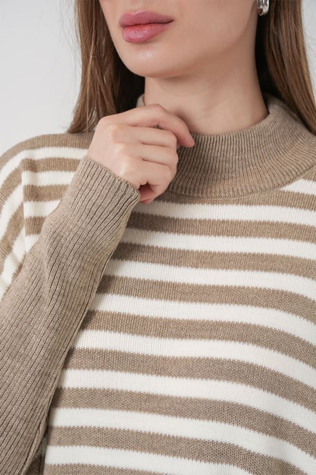 Slit Detailed Half Turtleneck Loose Sweater - Image 5