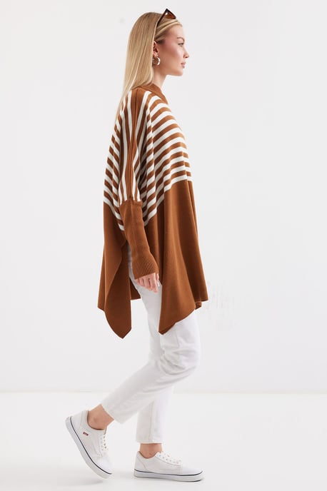 Slit Detailed Half Turtleneck Loose Sweater - Image 3