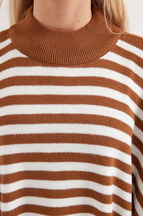 Slit Detailed Half Turtleneck Loose Sweater - Image 5