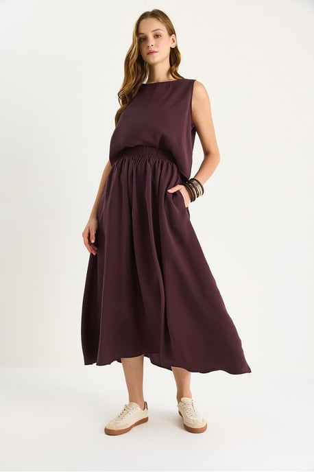 Mouwloze Scoop Neck Tanktop en Midi Rok Co-Ord Set - Image 4