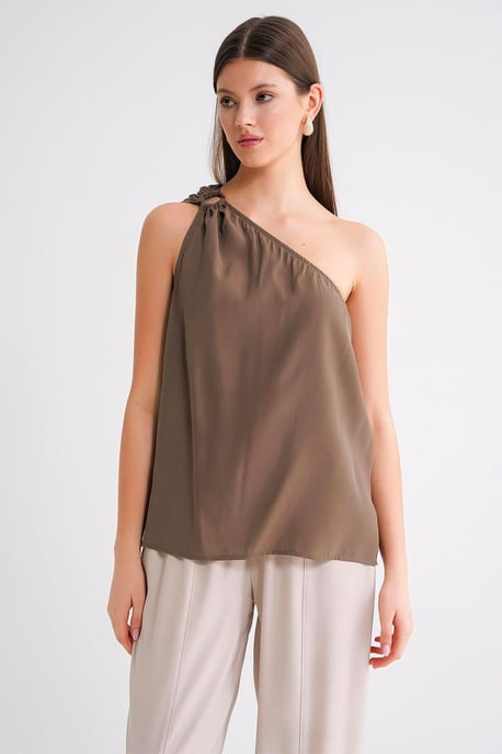 Asymmetrisk krageaccessoar med detaljerad topp - Image 1