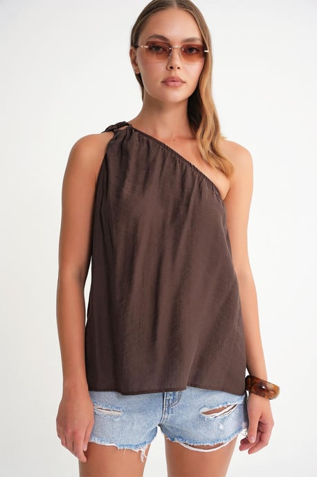 Asymmetrical Collar Accessory Detailed Top - Image 3