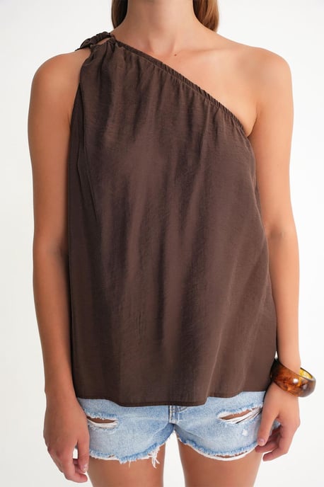 Asymmetrical Collar Accessory Detailed Top - Image 4