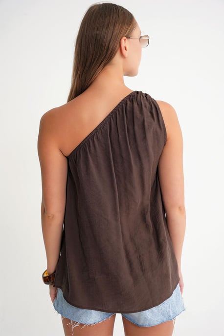 Asymmetrical Collar Accessory Detailed Top - Image 6