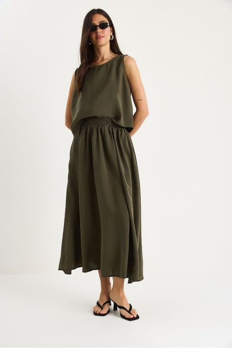 Mouwloze Scoop Neck Tanktop en Midi Rok Co-Ord Set - Image 4