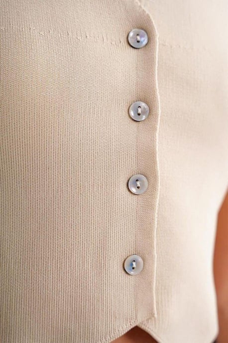 V-Neck Buttoned Crop Vest - Image 5