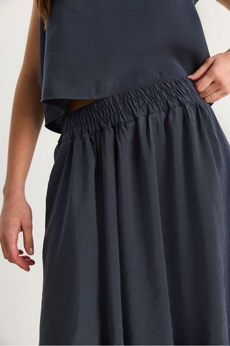 Mouwloze Scoop Neck Tanktop en Midi Rok Co-Ord Set - Image 6