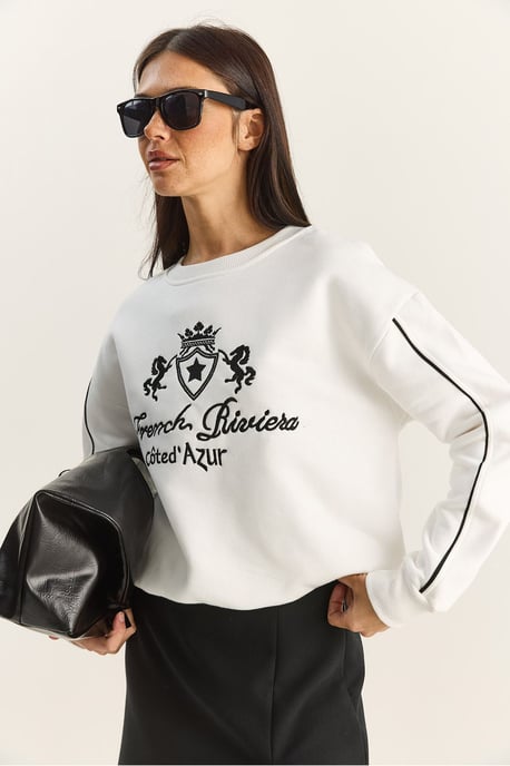 Ronde Hals Geborduurde Sweater - Image 3