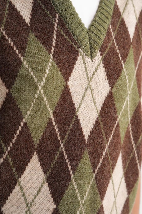 V-ringad stickad väst med argyle-mönster - Image 6