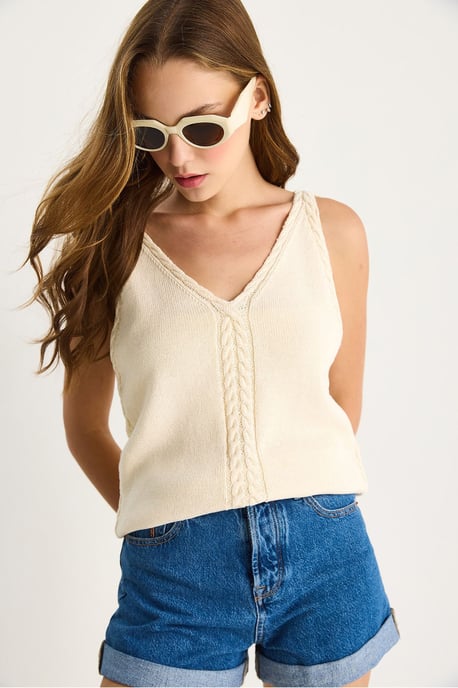 Texturerad V-ringad Blus med Elastisk Detalj - Image 2