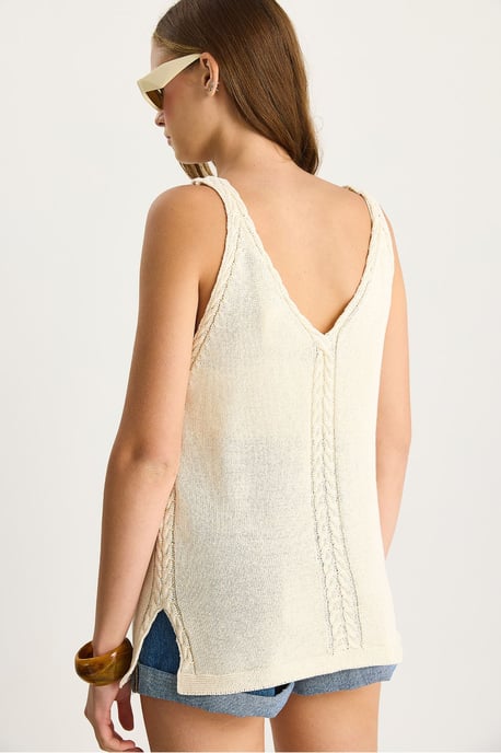Texturerad V-ringad Blus med Elastisk Detalj - Image 6