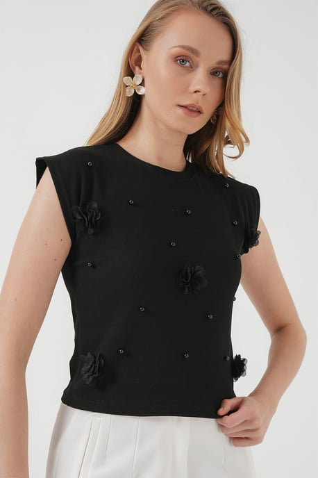 Broderad kort blus med rundad hals - Image 2