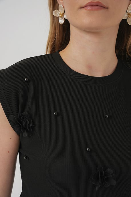 Broderad kort blus med rundad hals - Image 5