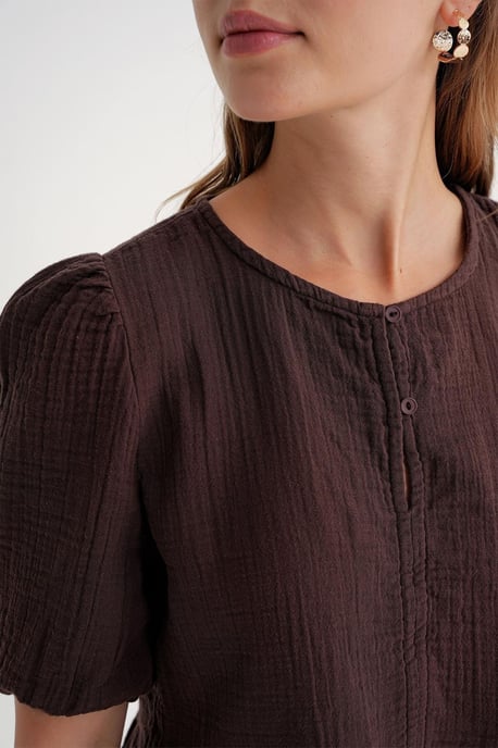Gestructureerde Mousseline Blouse met Ronde Hals en Knopenclosure - Image 4