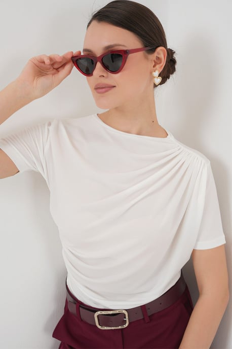 Aansluitende Blouse met Rimpeldetails en Ronde Hals - Image 1