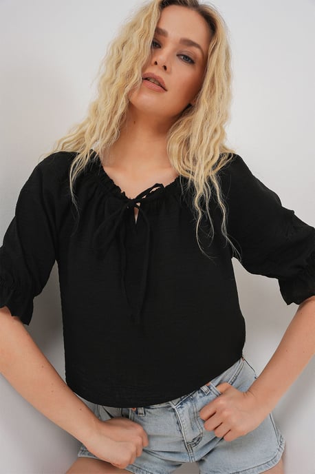 Gestructureerde Bootkraag Cropped Blouse met Pompom Detail - Image 3