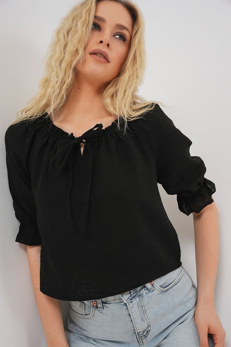 Gestructureerde Bootkraag Cropped Blouse met Pompom Detail - Image 4