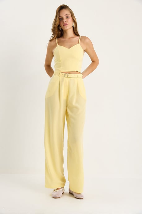 V-hals Blouse en Wijde Pantalon Set - Image 3