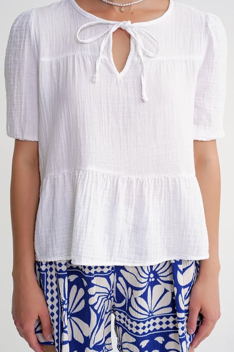 Getextureerde Musselin Crew Neck Blouse met Binding Detail - Image 5