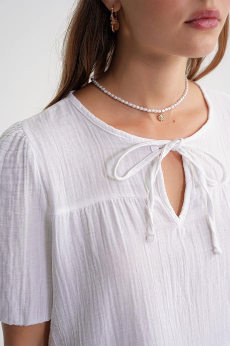 Getextureerde Musselin Crew Neck Blouse met Binding Detail - Image 6