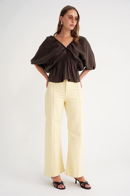 V-ringad Blus med Volangdetalj - Image 2