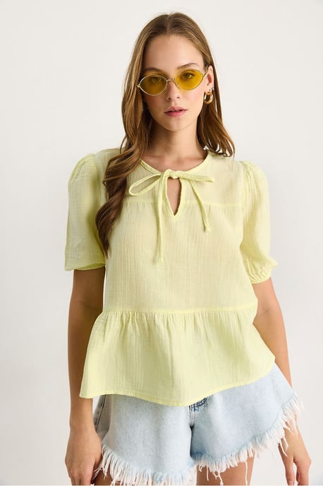 Blus med rund hals och detaljsnöre - Image 4