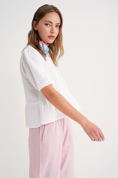 Gestructureerde Mousseline Blouse met Ronde Hals en Knopenclosure - Image 4