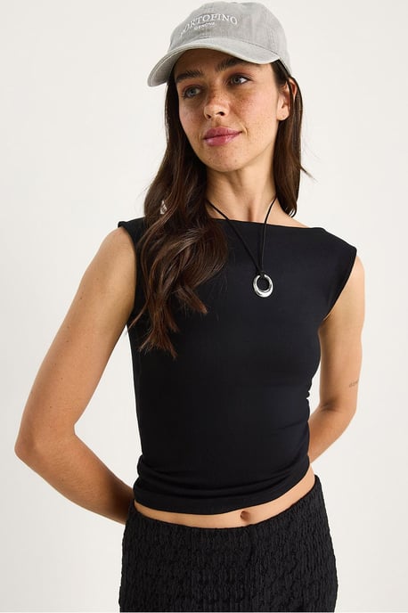 Geraffineerde Boothals Aansluitende Crop Top - Image 1