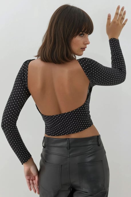Öppen Rygg Prickig Långärmad Figursydd Cropped Top - Image 5