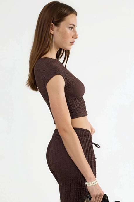 Fitted Textured Ribbed Crop Top - Image 3