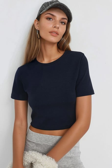 Elastisk kort topp med rund hals - Image 1
