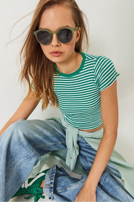 Randig ribbad crop top med rund hals - Image 3