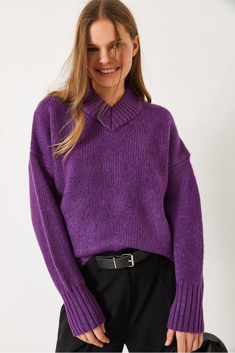 Relaxed Fit V-Neck Ribbed Sweater - Image 3
