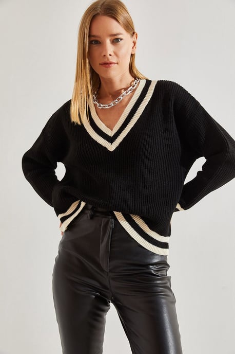 Textured Ribbed V-Neck Sweater - Image 4