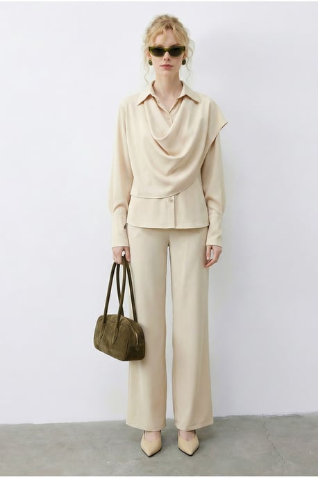 Sjaal Gedetailleerde Blouse en Hoge Taille Wijde Pantalon Twee-Delige Set - Image 2