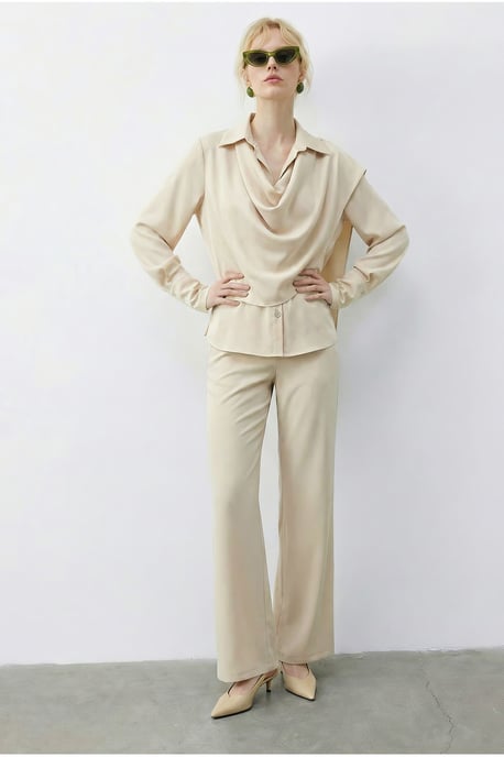 Sjaal Gedetailleerde Blouse en Hoge Taille Wijde Pantalon Twee-Delige Set - Image 4