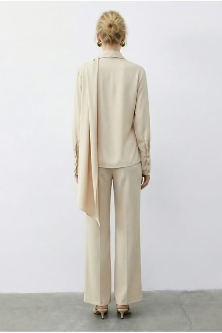 Sjaal Gedetailleerde Blouse en Hoge Taille Wijde Pantalon Twee-Delige Set - Image 5