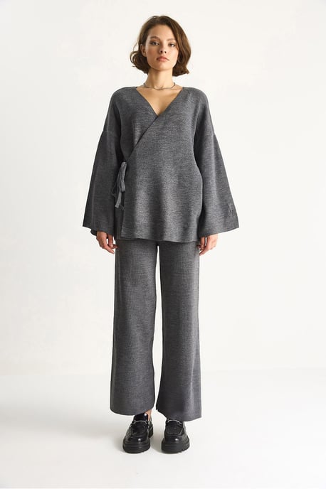 Dubbelknäppt blus med slips och byxor med vida ben set - Image 3